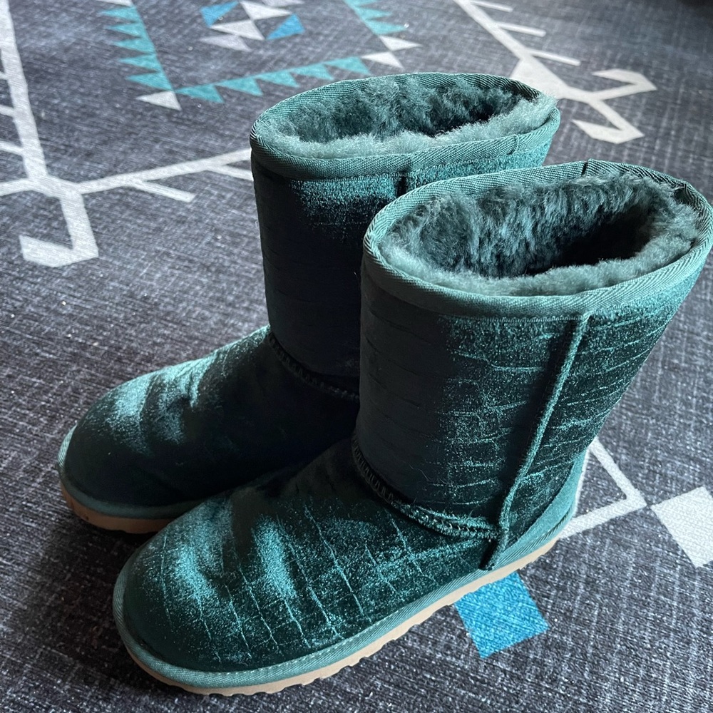 Stunning emerald green Crocodile velvet Ugg boots!